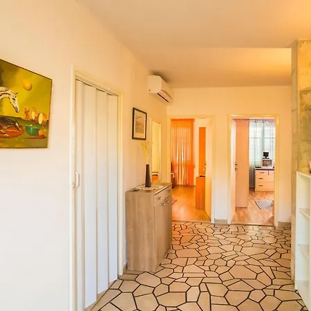 Sany- Two Bedroom With Balcony And Sea View Daire